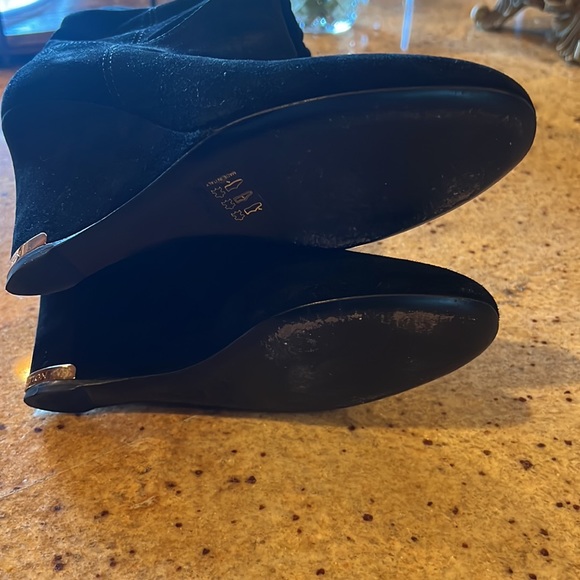 Louis Vuitton Black a suede Wedge Boots - Picture 5 of 10